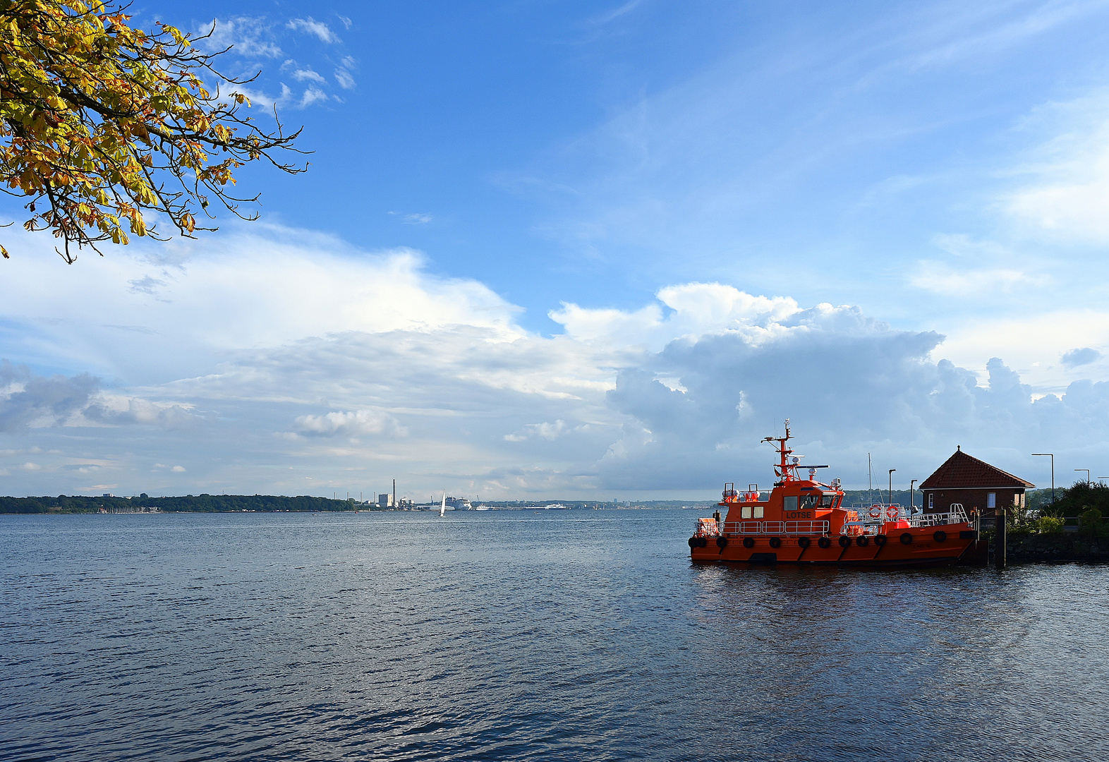 Spätsommer 2022 an der Förde in Kiel Holtenau