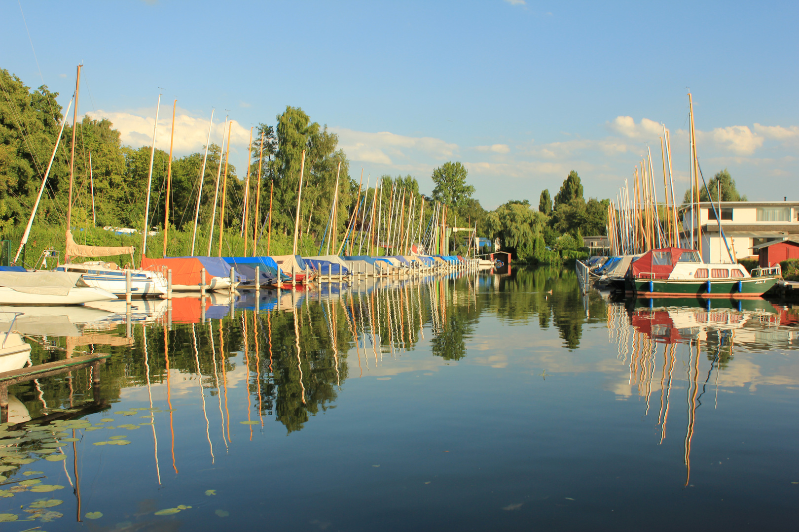 Spätsommer am Baldeneysee mit Segelbooten