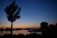 Spätsommerabend am Rhein