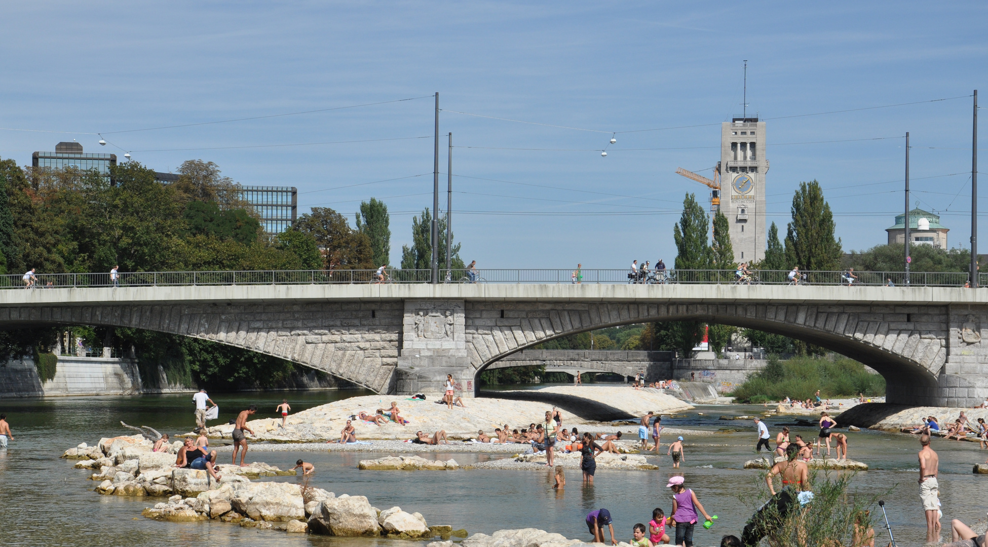 Spätsommerlicher Badespass an der Reichenbachbrücke,