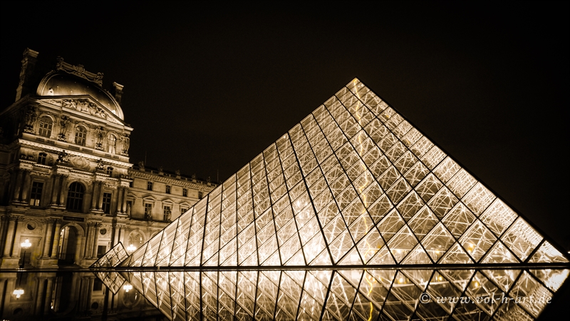 Spätsommernacht am Louvre