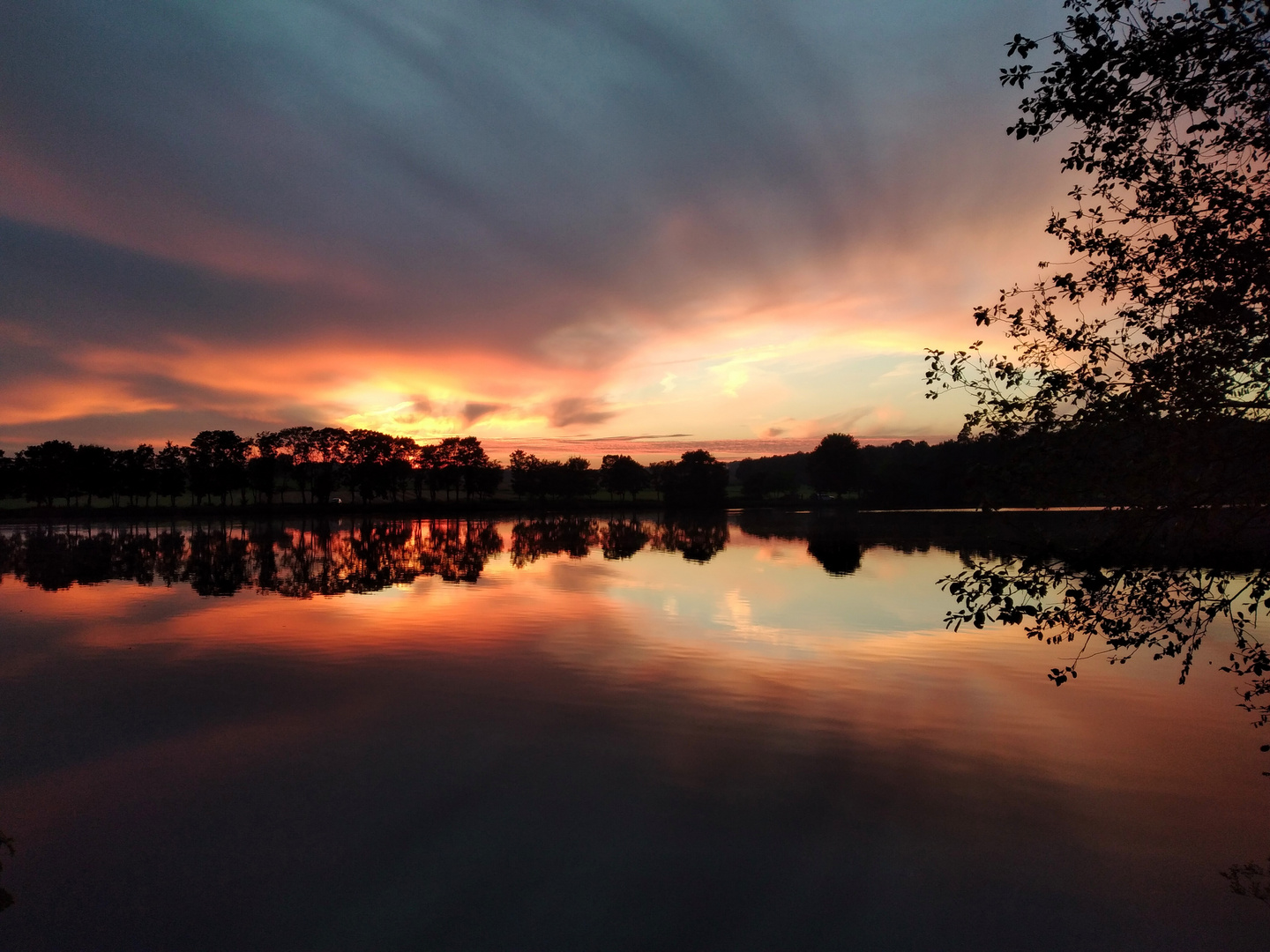 Spätsommerseespiegelung