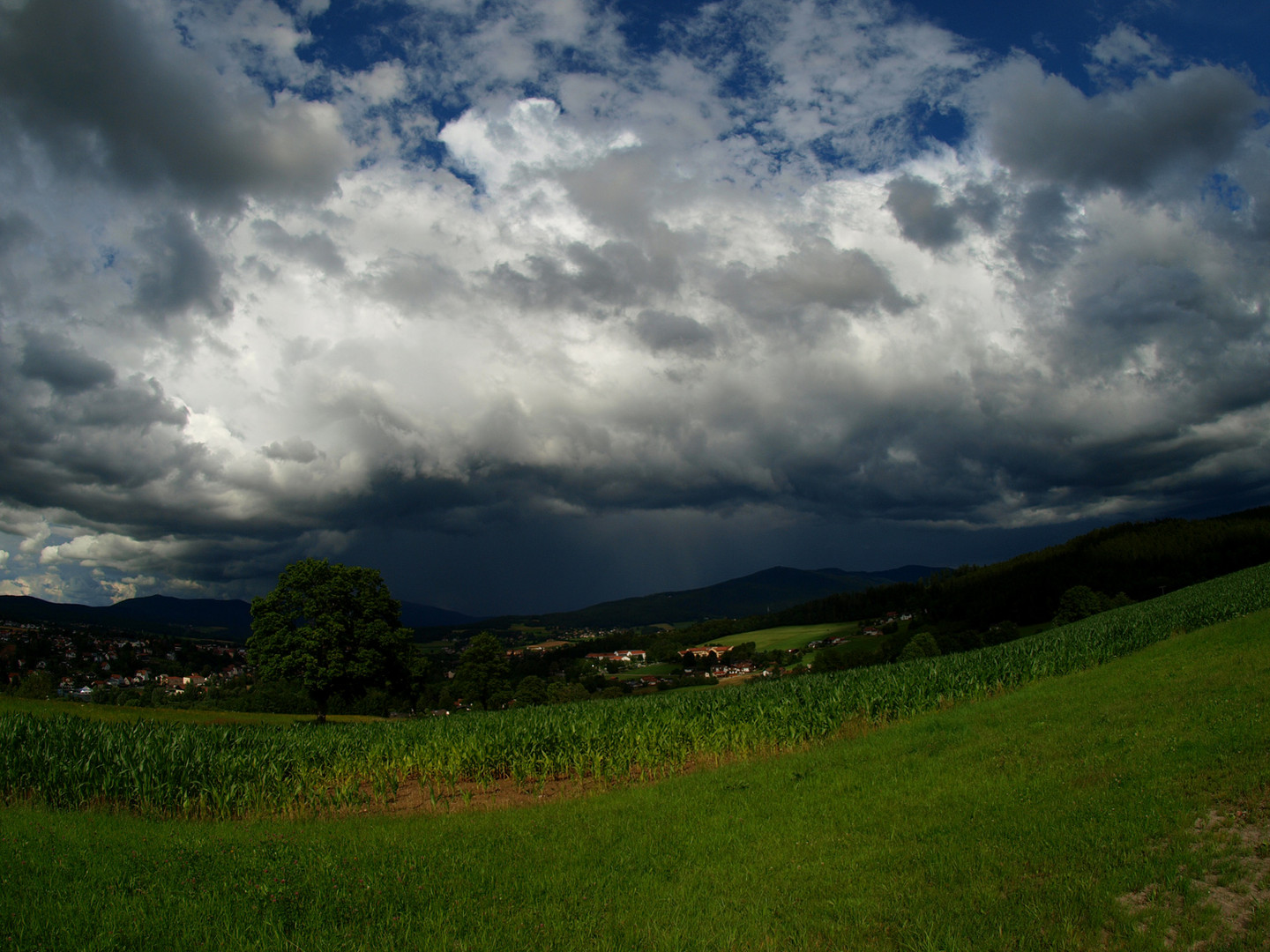 Spätsommerwetter über . . .