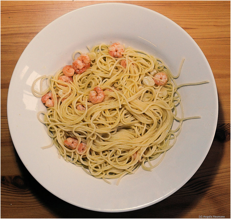 Spaghetti aglio e olio mit Garnelen