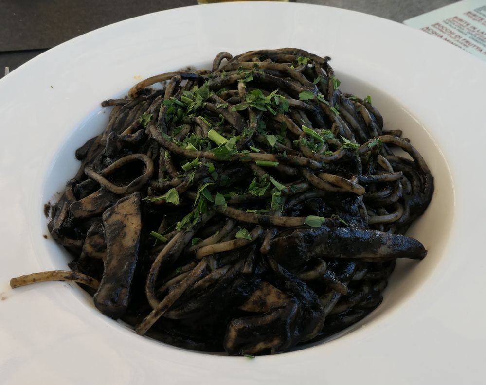 Spaghetti al nero di seppia