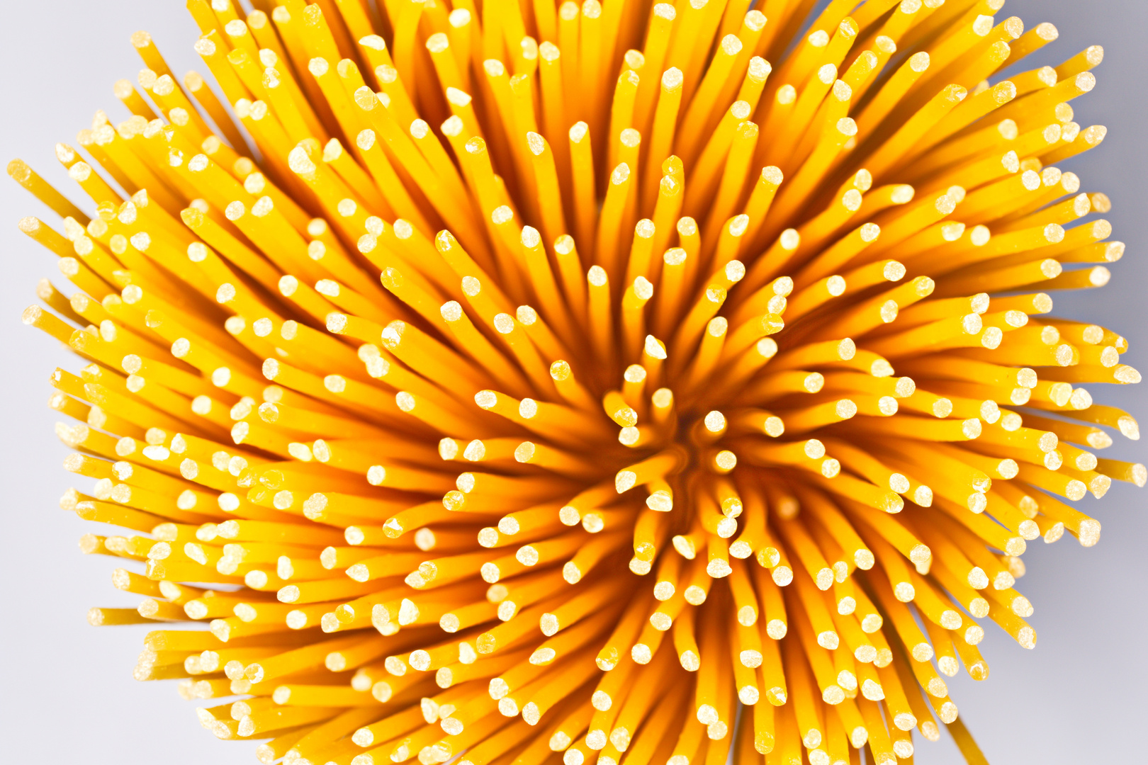 Spaghetti im Glas von oben