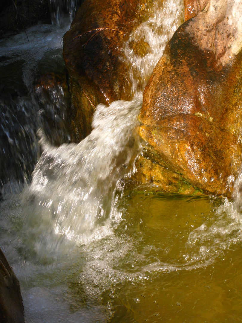 Spaltsteinwasser