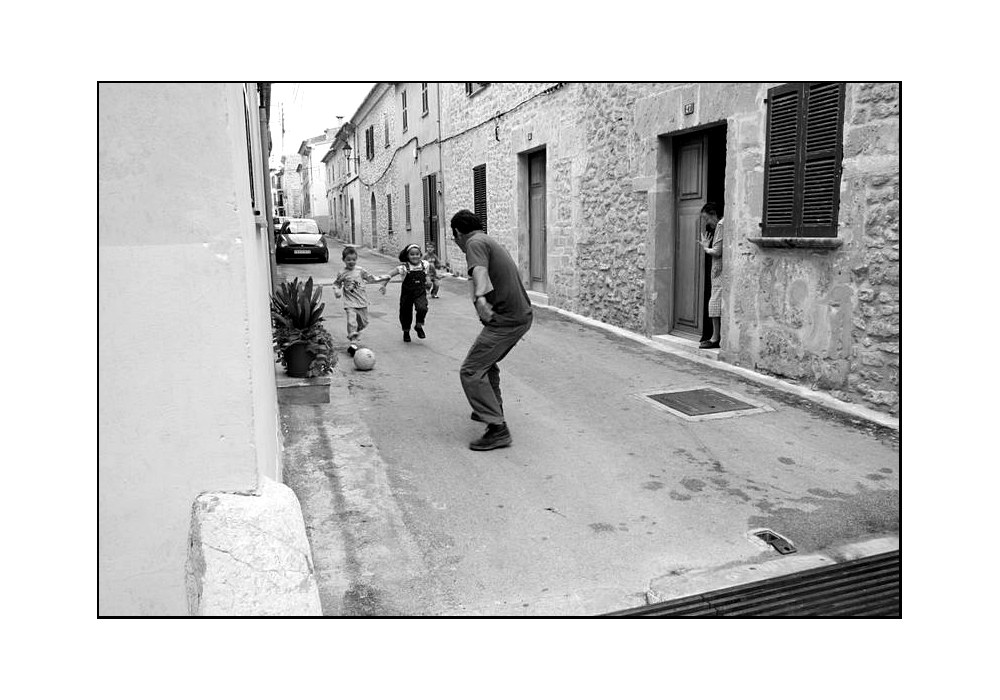 Spanien, Straßenbild in Alcudia, Familie