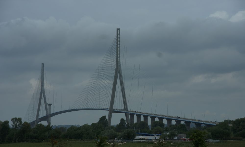 Spannbrücke über die Saine