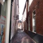 spannende, enge Gasse im niederlänischen Groningen