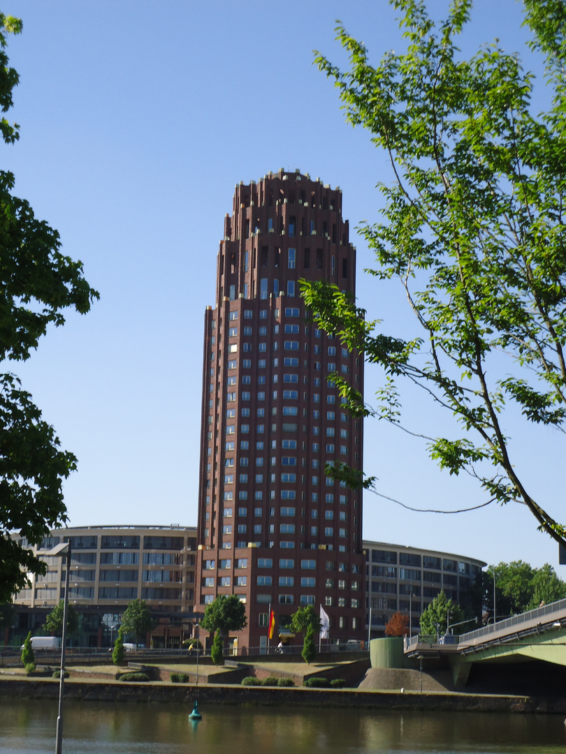 Spannender Skyline-Turm in Frankfurt