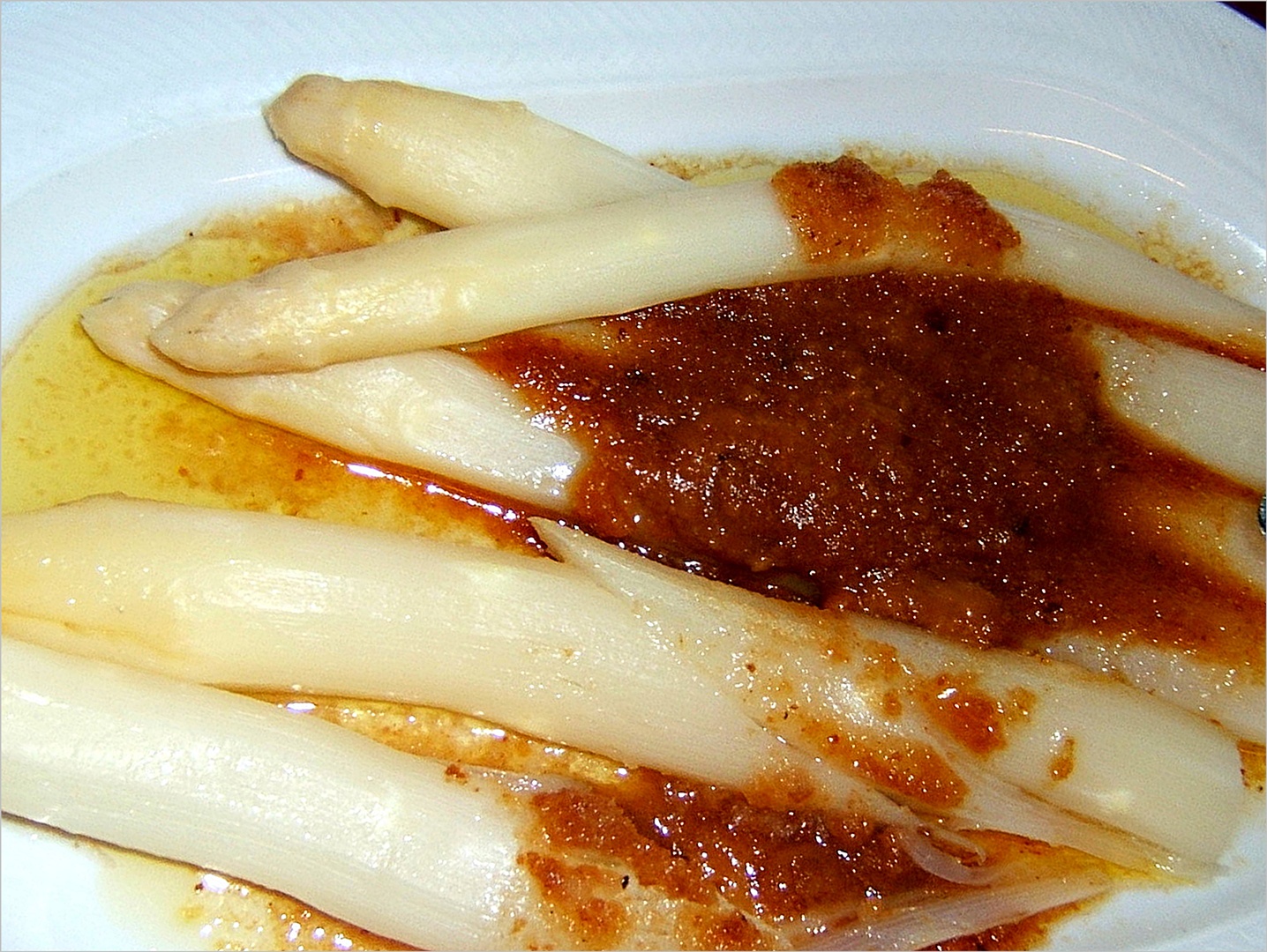 Spargel mit brauner Butter und Semmelbröseln