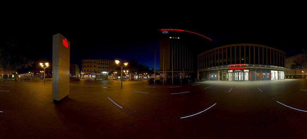 Sparkasse bei Nacht