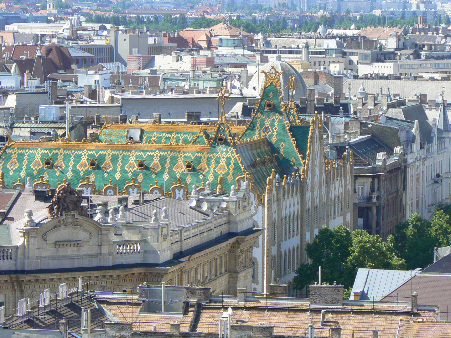 "Sparkassen"-Gebäude von der Basilika aus gesehen.