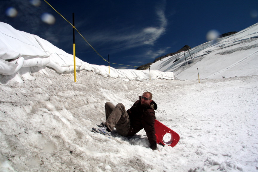 Spass im Schnee - Ende August auf dem Gletscher