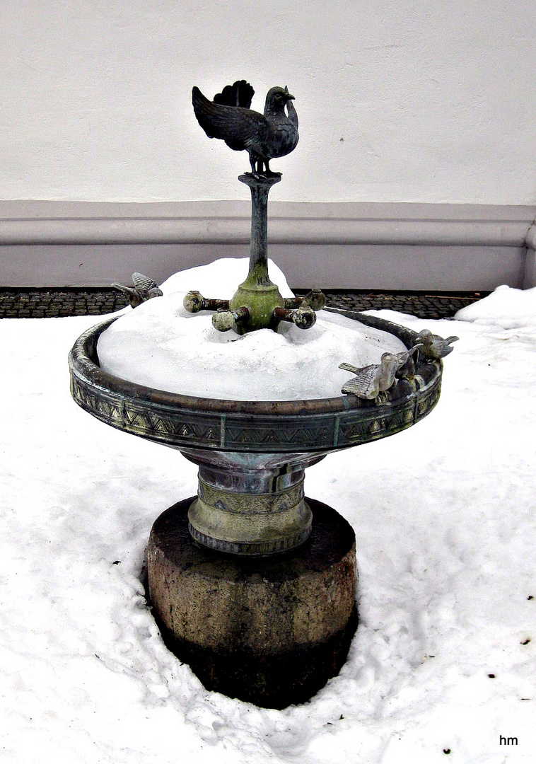 Spatzenbrunnen im Schnee