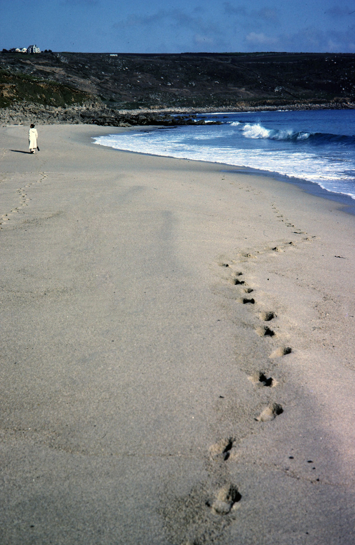 Spaziergang am einsamen Strand