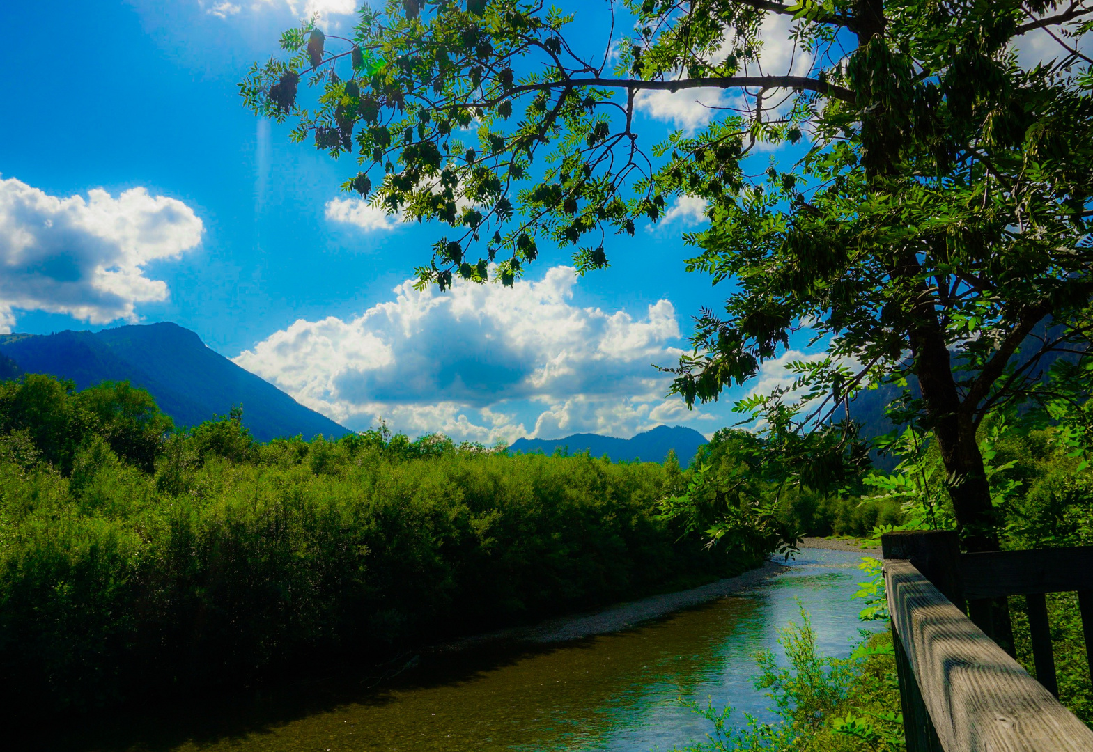 Spaziergang am Fluss - Vils / Tirol