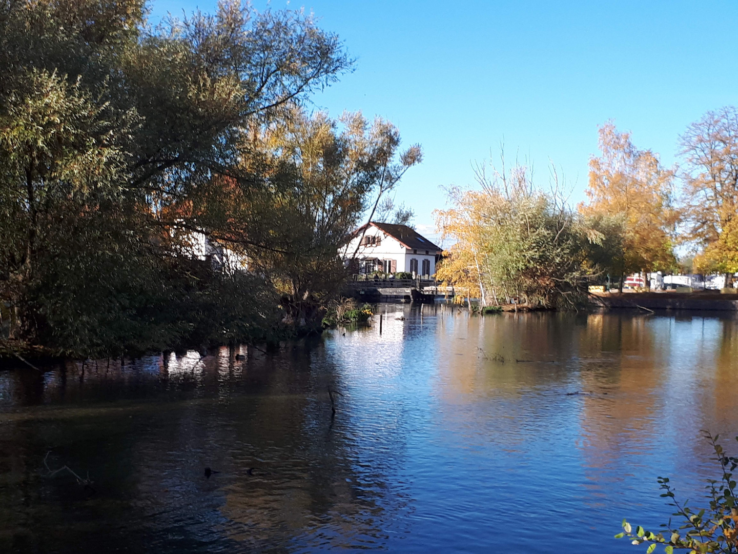 Spaziergang am Hüninger Kanal in Kembs.