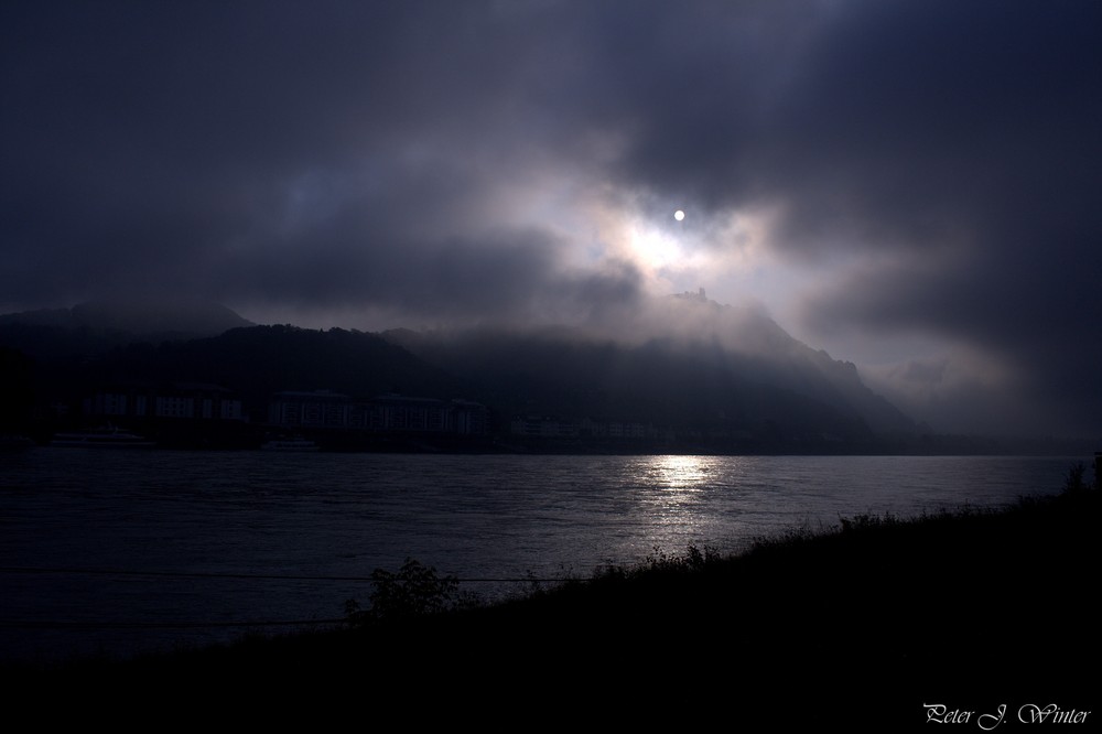 Spaziergang am Rhein 8:59 Uhr