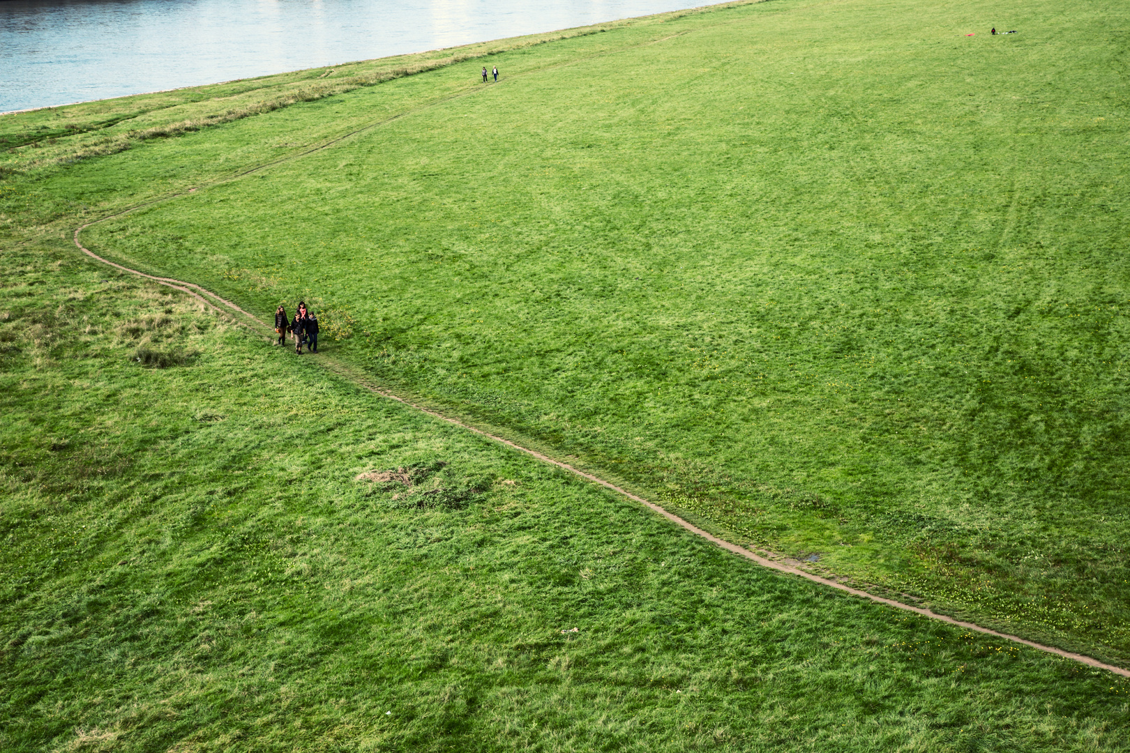 * Spaziergang am Rhein *