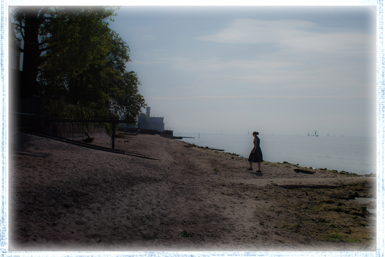 Spaziergang am Schloss Montfort am Bodensee