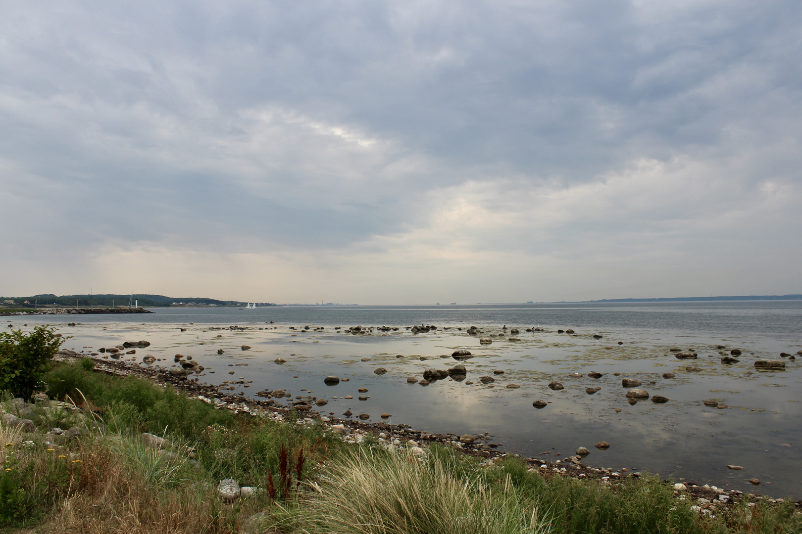 Spaziergang an der Küste von Schweden 