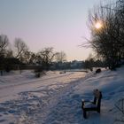 Spaziergang auf dem gefrorenen Fluss