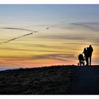 Spaziergang bei Sonnenuntergang auf der Wasserkuppe