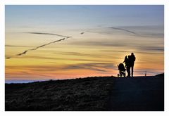 Spaziergang bei Sonnenuntergang auf der Wasserkuppe