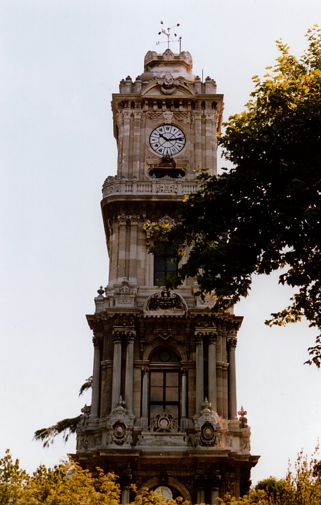 Spaziergang durch Istanbul (15): Glockenturm am Dolmabahce Palast