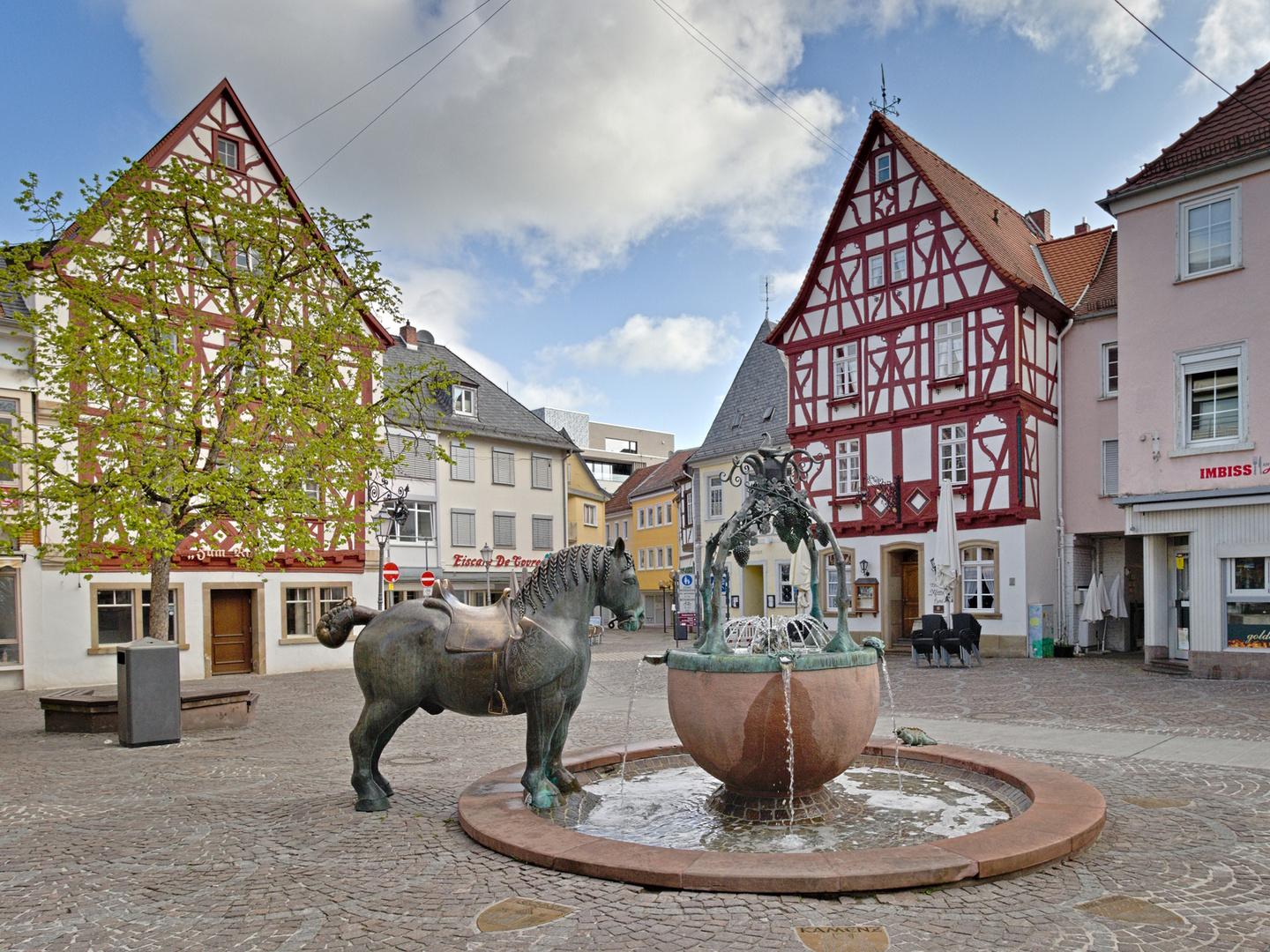 Spaziergang in Alzey an einem schönen Morgen im April