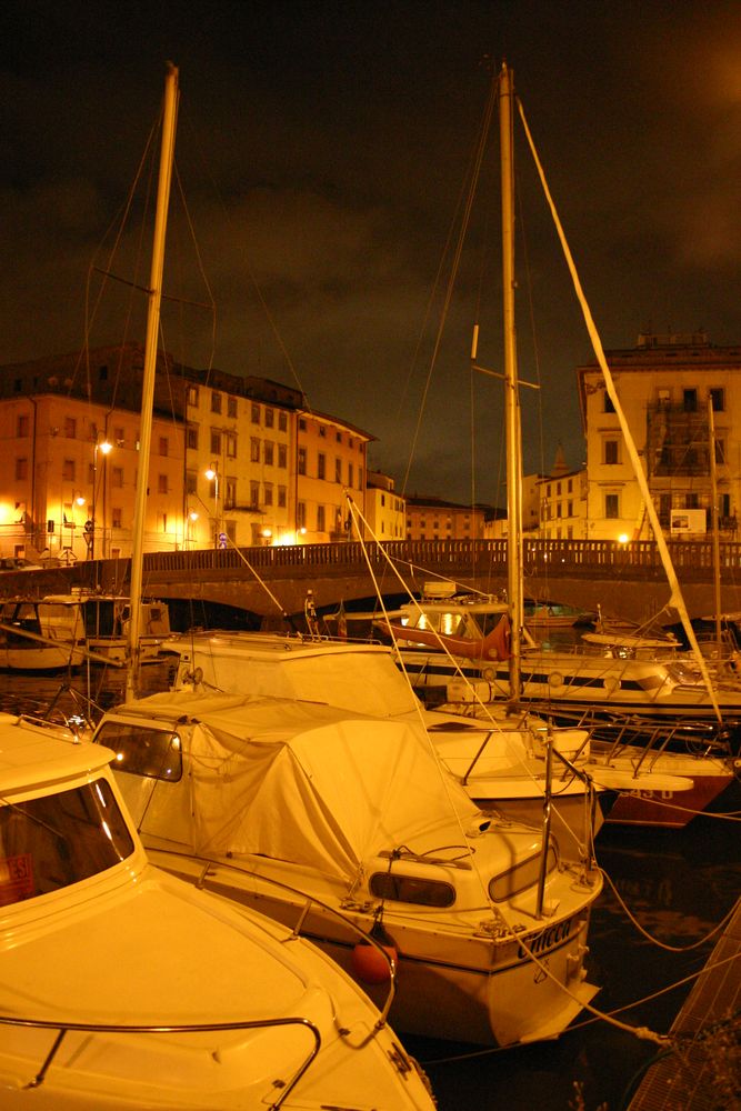 Spaziergang in Livorno by Regina König