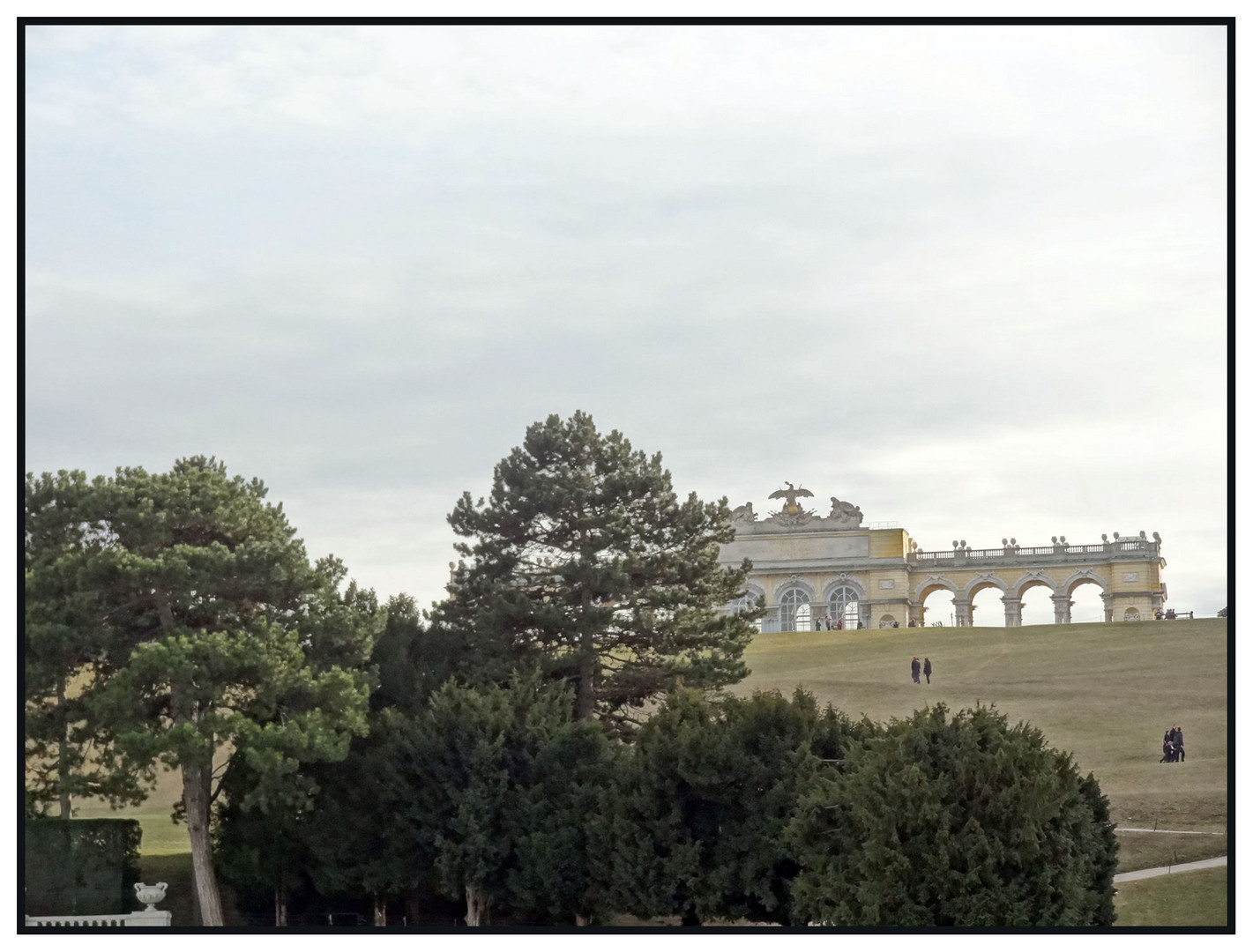 Spaziergang in schönbrunn mit blick auf die gloriette