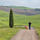 Spaziergang in toskanischer Landschaft