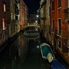 Spaziergang Nachts durch die Gassen von Venedig