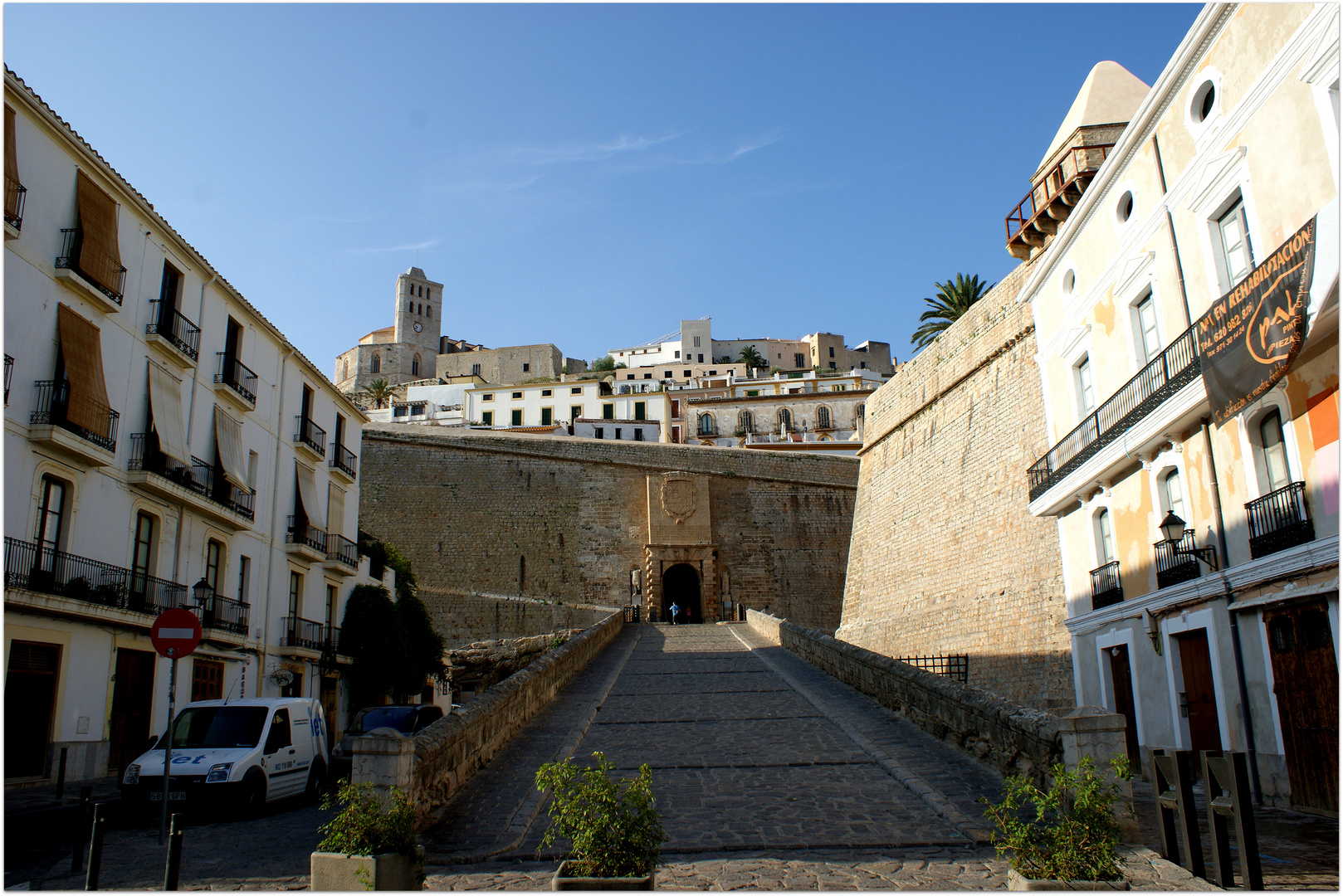 Spaziergang zur Dalt Vila