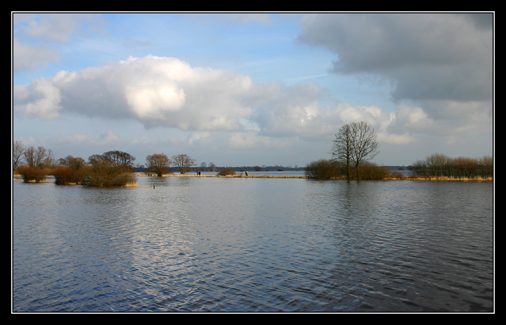 ~ Spazierweg durch's Wasser ~