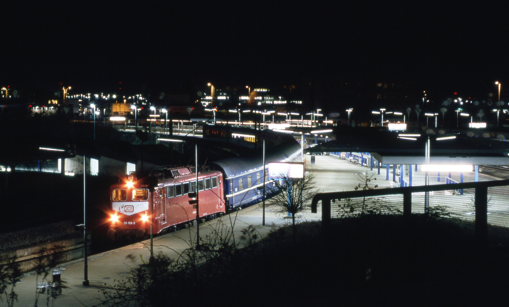 SPD Sonderzug im HBF LUdwigshafen am 30 Nov. 1990
