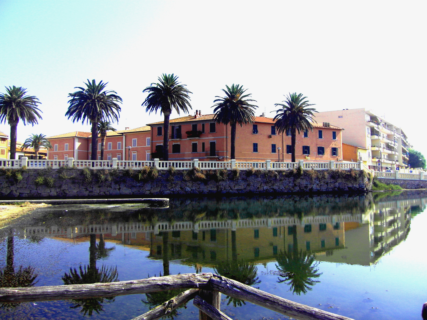 Specchio delle mie brame: Orbetello-le case (e le palme) del reame ....