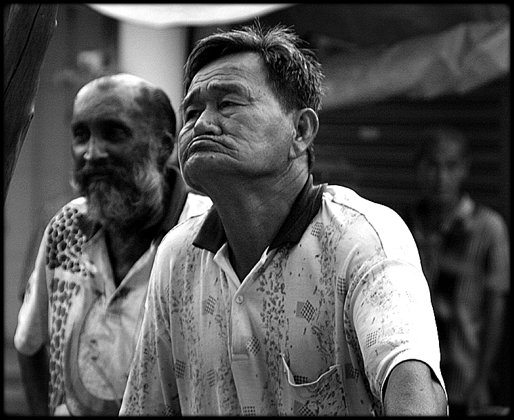 Spectator von Chinese Opera at Kuan Yin Temple in Penang