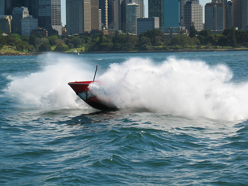 Speedboot im Hafen von Sydney