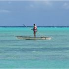 Speerfischer im Auslegerkanu in der Lagune von Aitutaki, Cook Islands - 2003