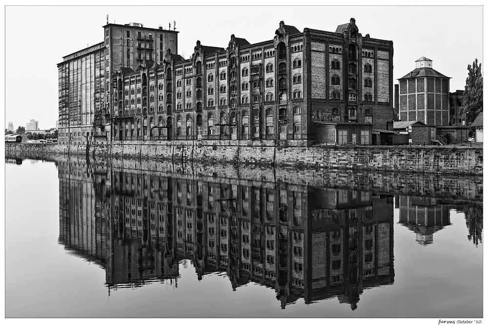 Speichergebäude im Handelshafen #1