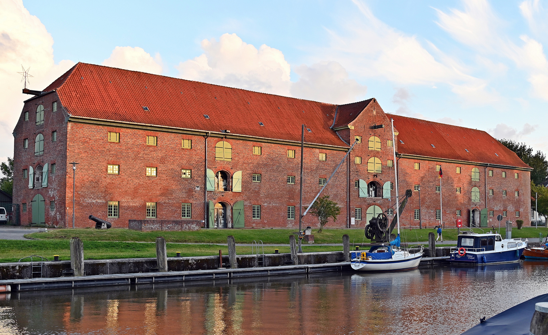 Speicherhaus am Tönninger Hafen