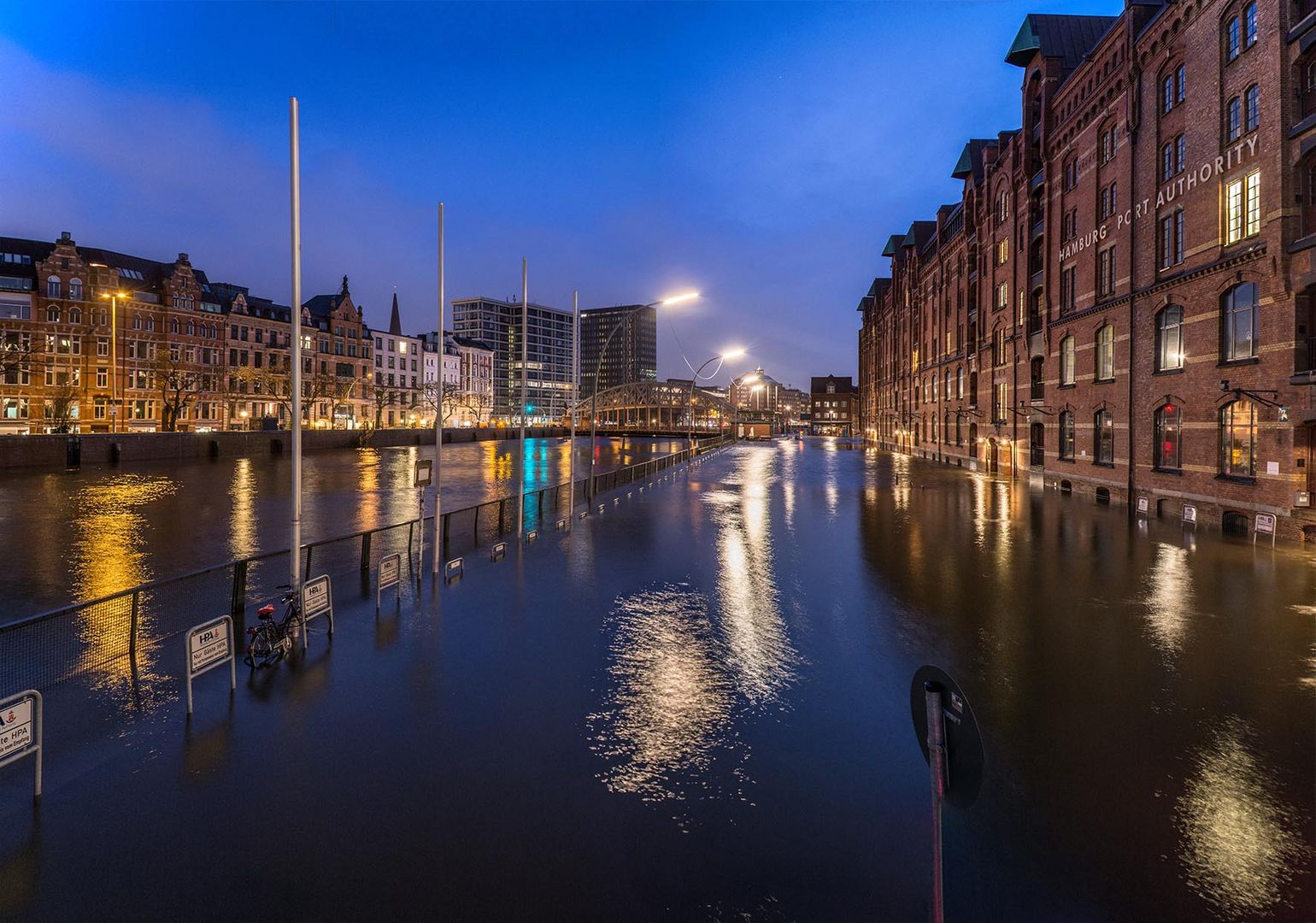 Speicherstadt durch die Sturmflut "Xaver" unter wasser