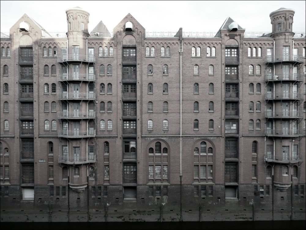 Speicherstadt-Fassade (entsättigt)