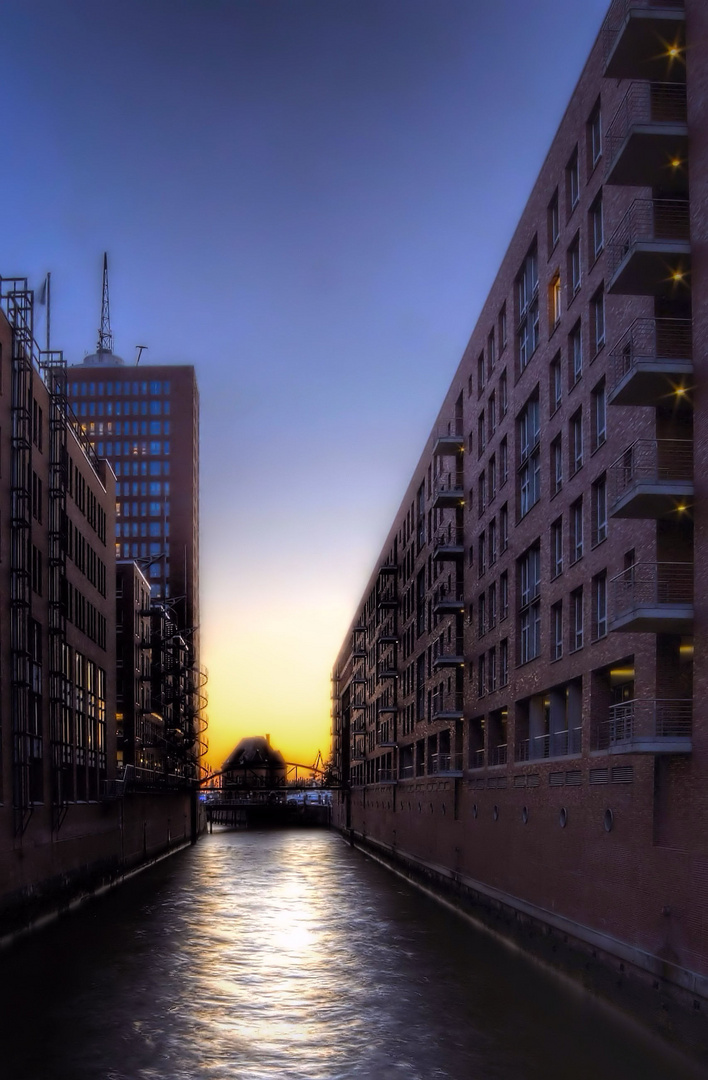 Speicherstadt Hamburg - Sunset Notruf Hafenkante