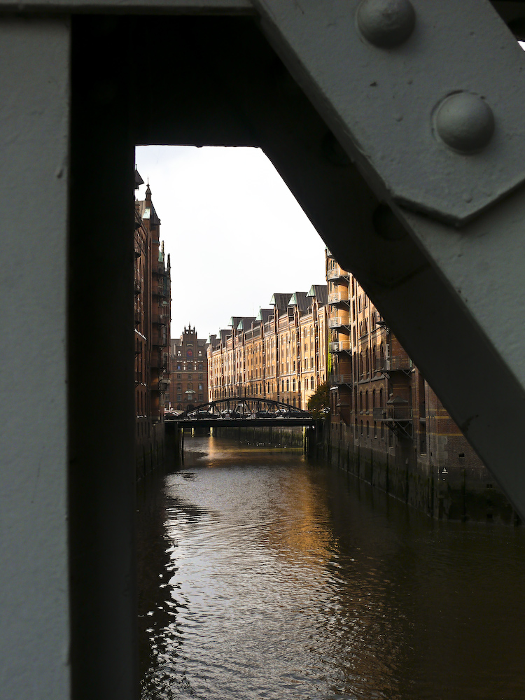 Speicherstadt im Brückenrahmen