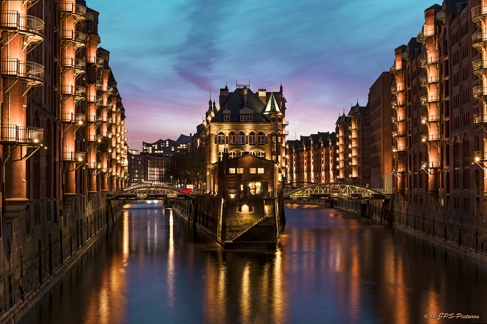 Speicherstadt im Dämmerlicht © by JPS-Pictures